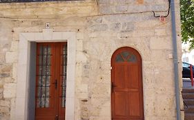 Appartement chaleureux dans une maison en pierre